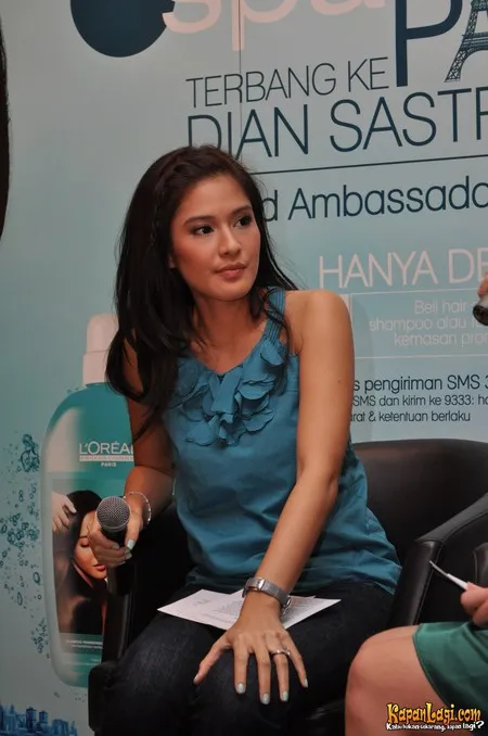 Foto Dian Sastrowardoyo