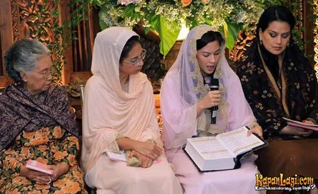 Foto Dian Sastrowardoyo