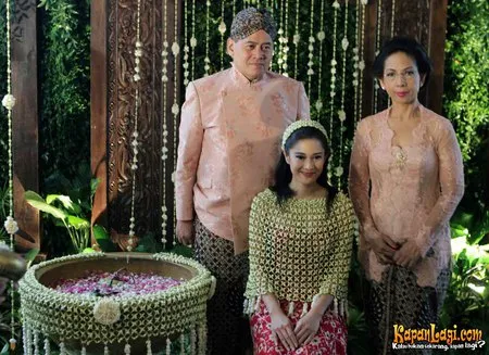 Foto Dian Sastrowardoyo