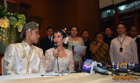 Foto Dian Sastrowardoyo