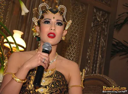Foto Dian Sastrowardoyo