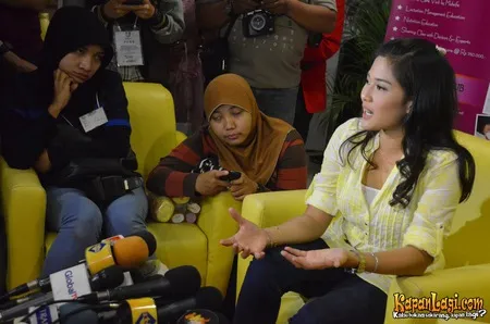 Foto Dian Sastrowardoyo