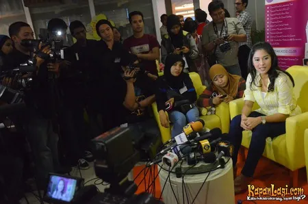 Foto Dian Sastrowardoyo