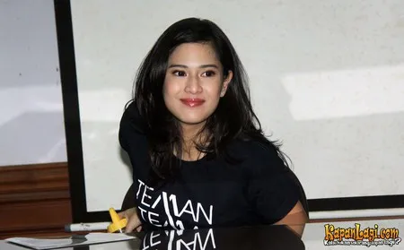 Foto Dian Sastrowardoyo