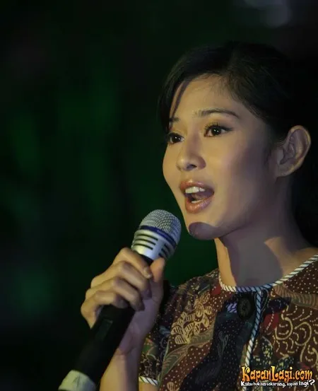 Foto Dian Sastrowardoyo