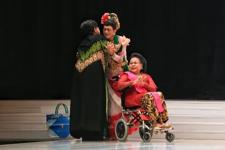 Foto Didik Nini Thowok