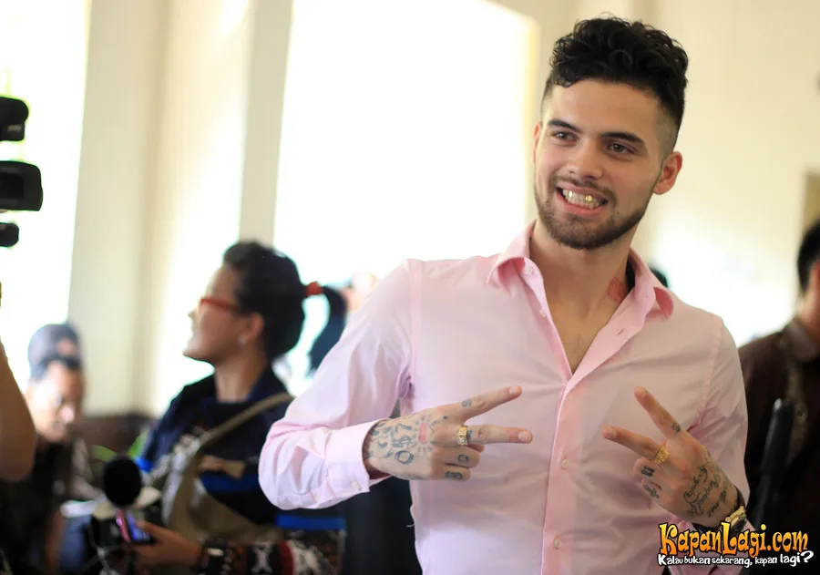 Jupe beri tiket umrah ke Diego Muhammad. @KapanLagi.com®