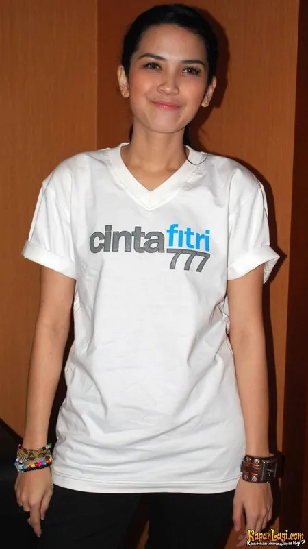 Foto Dinda Kanyadewi