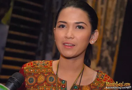 Foto Dinda Kanyadewi