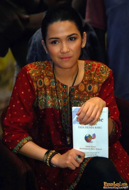 Foto Dinda Kanyadewi