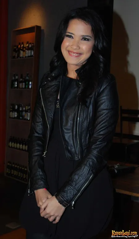 Foto Dinda Kanyadewi