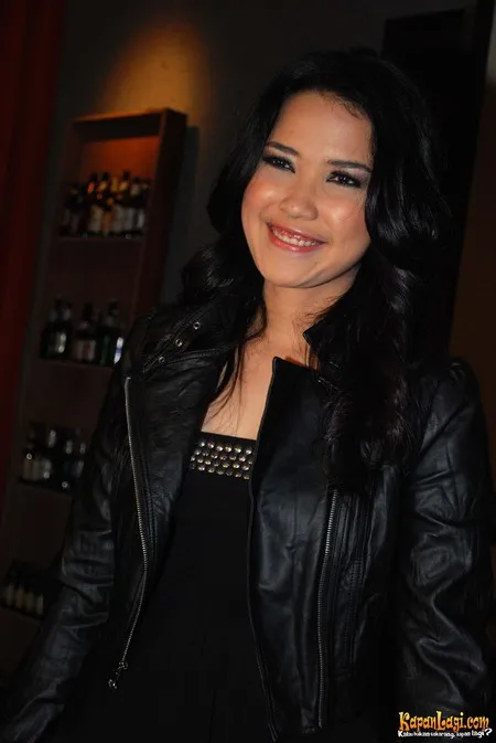 Foto Dinda Kanyadewi