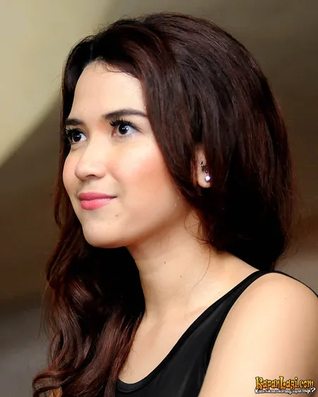 Foto Dinda Kanyadewi