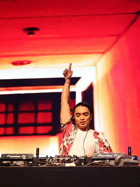 Foto Dipha Barus