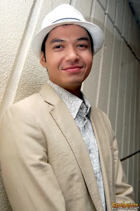 Foto Dude Harlino