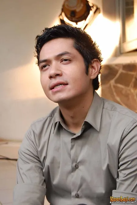 Foto Dude Harlino