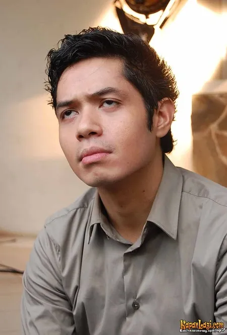 Foto Dude Harlino