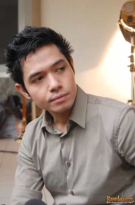 Foto Dude Harlino