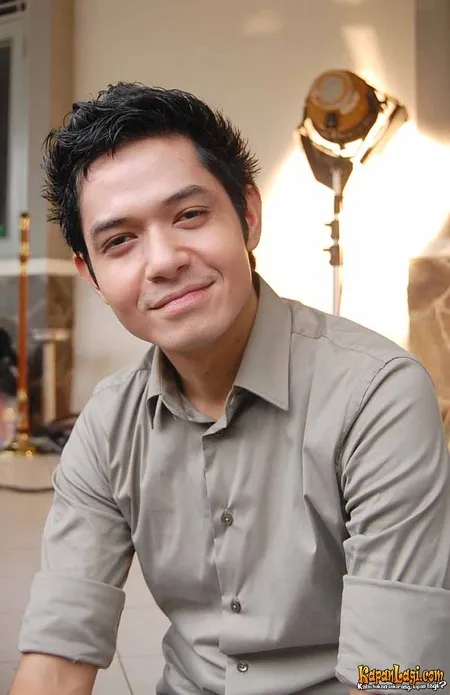 Foto Dude Harlino