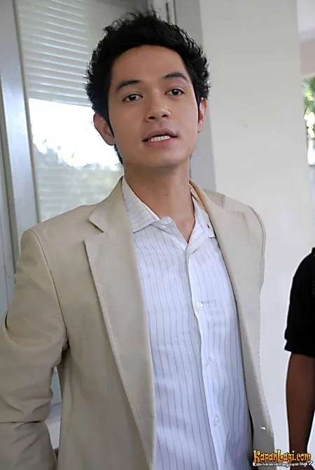 Foto Dude Harlino