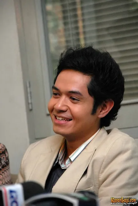Foto Dude Harlino