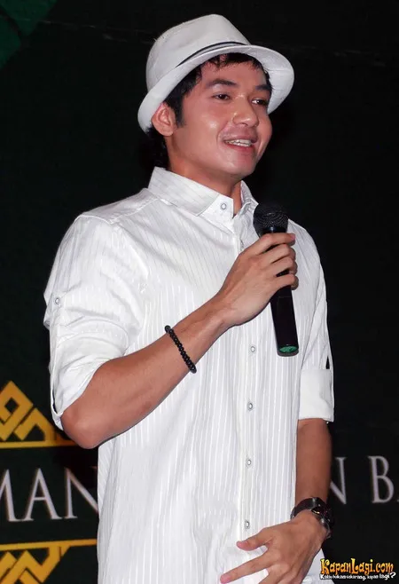 Foto Dude Harlino