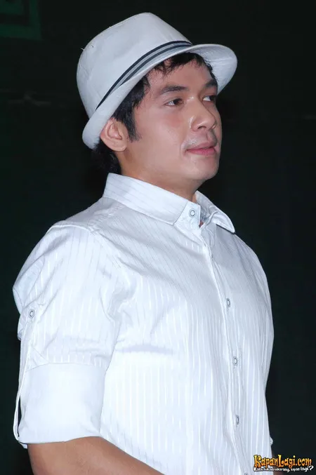 Foto Dude Harlino