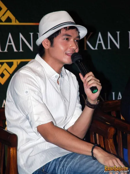 Foto Dude Harlino