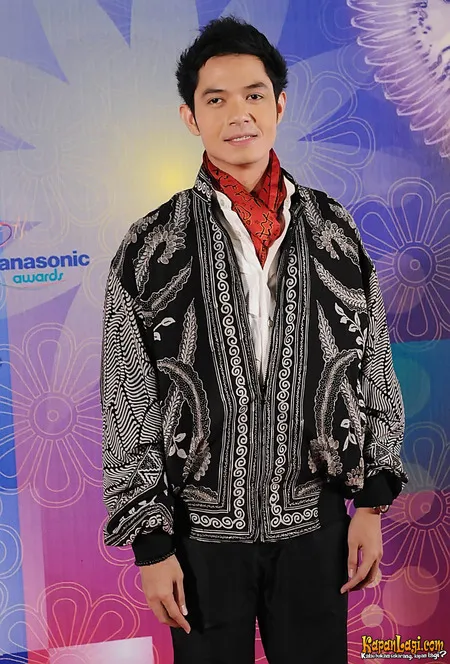 Foto Dude Harlino