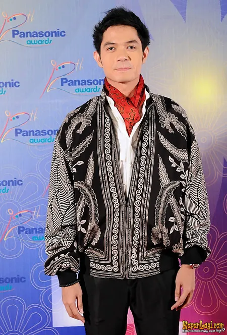 Foto Dude Harlino