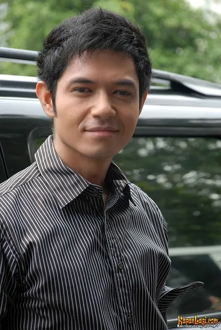 Foto Dude Harlino
