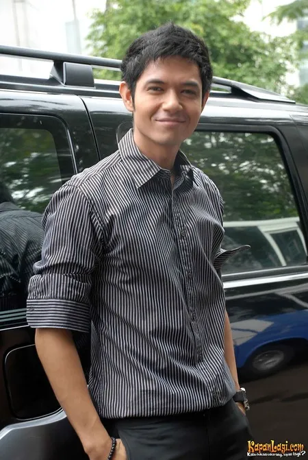 Foto Dude Harlino