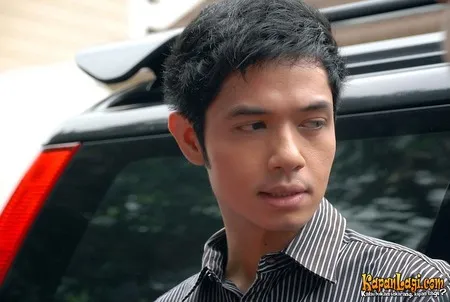 Foto Dude Harlino