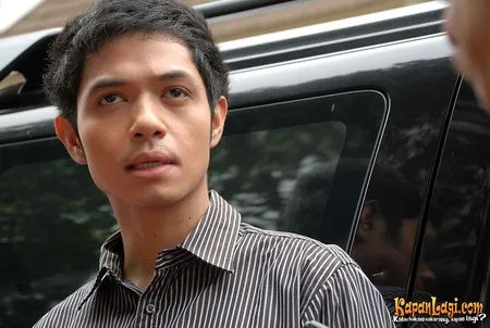 Foto Dude Harlino