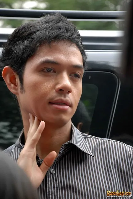 Foto Dude Harlino