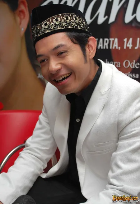 Foto Dude Harlino