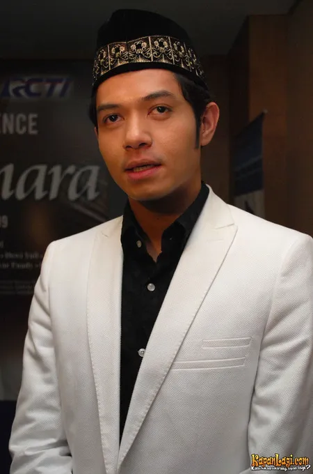 Foto Dude Harlino