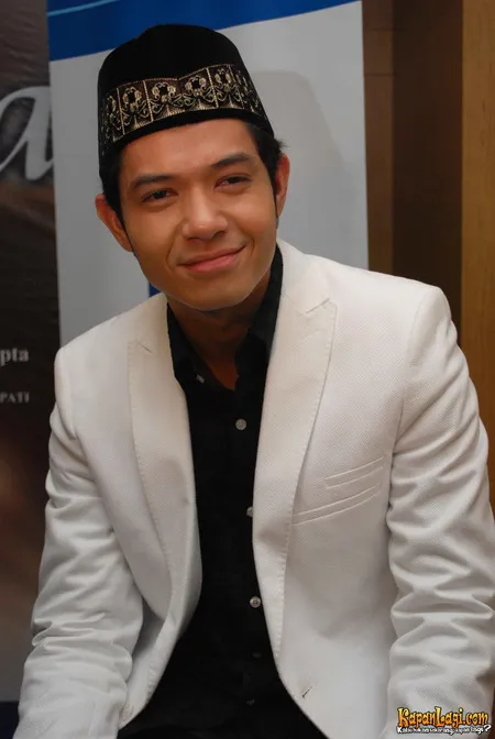 Foto Dude Harlino