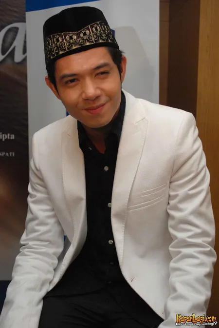 Foto Dude Harlino