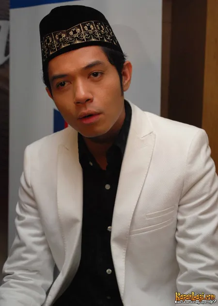 Foto Dude Harlino