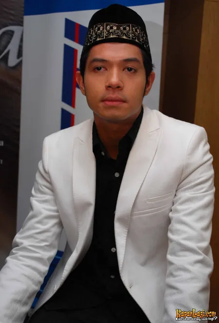 Foto Dude Harlino