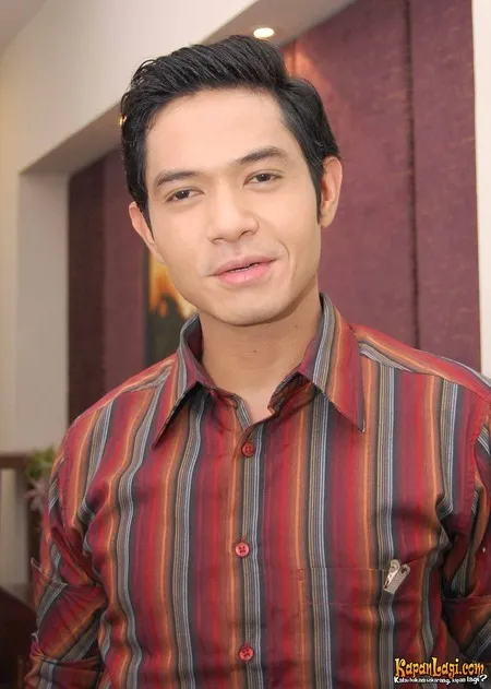 Foto Dude Harlino