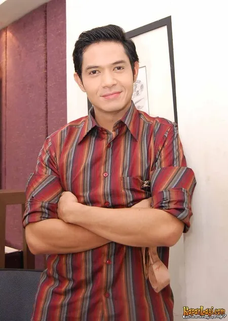 Foto Dude Harlino