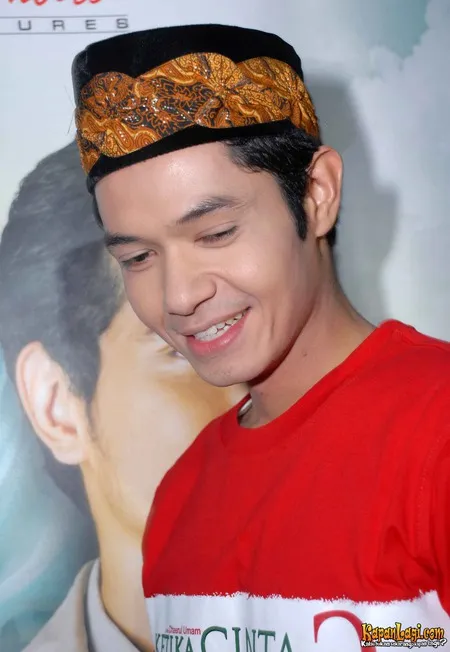 Foto Dude Harlino