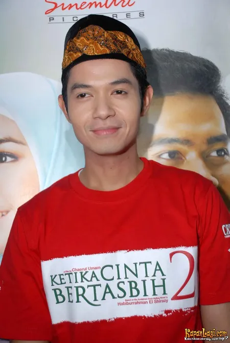 Foto Dude Harlino