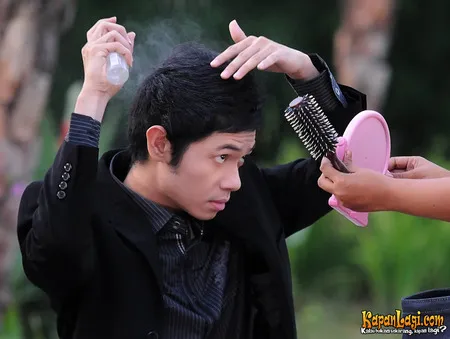 Foto Dude Harlino