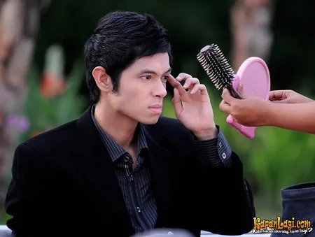 Foto Dude Harlino