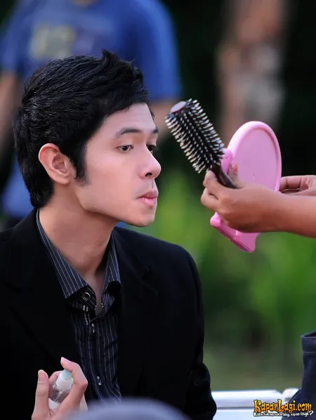 Foto Dude Harlino
