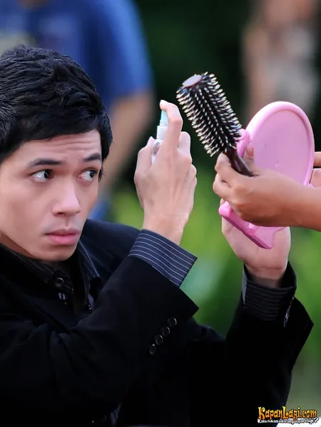 Foto Dude Harlino