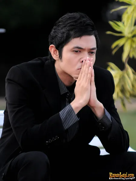 Foto Dude Harlino